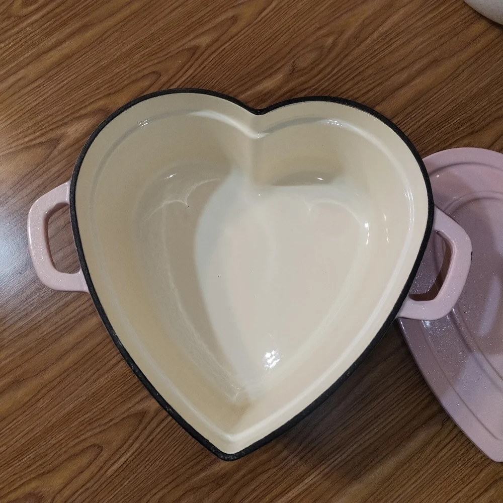 Smith & Clark IronWorks 3QT Enameled Cast Iron Dutch Oven Pink Heart Gold